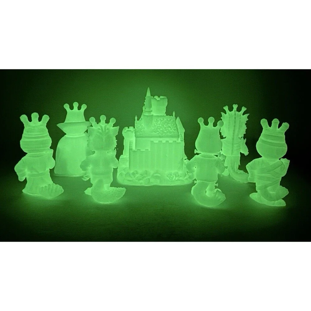 Sea Monkeys Monster Sea Monkey Set Plus Haunted Castle 5” Toys Glow-In-The-Dark